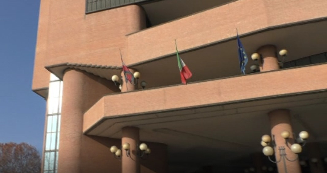 Edificio istituzionale, fotografia di repertorio pubblicata da GRP