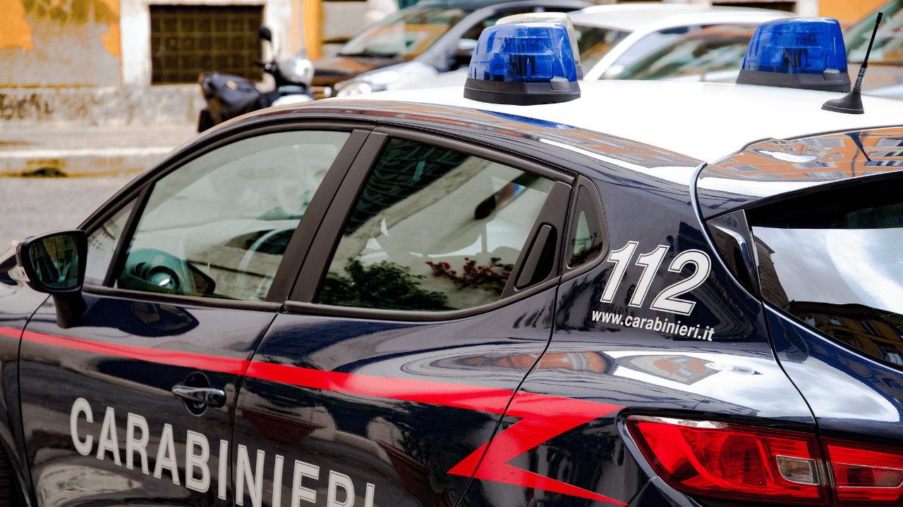 Spaccata in un negozio di alimentari, i carabinieri arrestano due persone