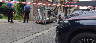 Cade dal cestello della gru, muore un operaio a Torino  in via Genova