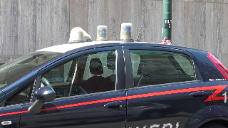 Neonata trovata nel water, la mamma accusata di tentato omicidio